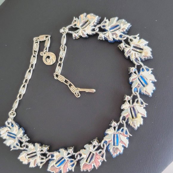 Vintage Lisner Shades of Blue Molded Glass Oak Leaves and Rhinestone Necklace - Picture 9 of 10